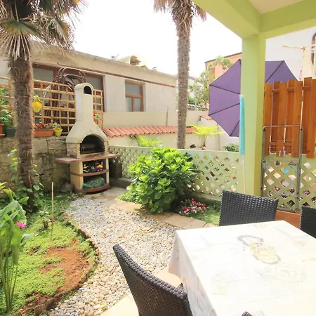 Apartman Rozy Near The Beach