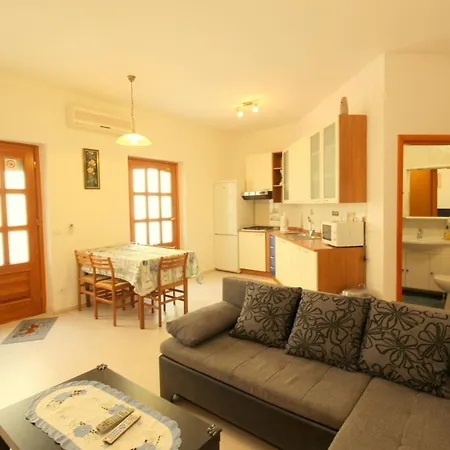 Apartment Rozy Near The Beach *